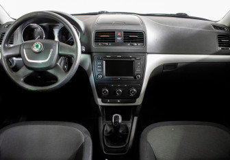 Подержанный автомобиль Skoda Yeti 2012 года (11 фото)