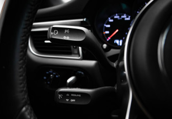 Подержанный автомобиль Porsche Macan 2017 года (12 фото)