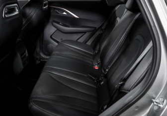 Подержанный автомобиль Omoda C5 2023 года (10 фото)