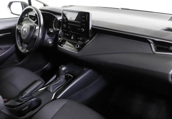 Подержанный автомобиль Toyota Corolla Sedan 2019 года (5 фото)