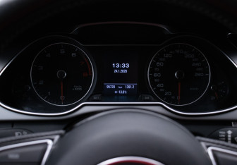 Подержанный автомобиль Audi A4 Sedan 2014 года (12 фото)