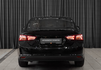 Подержанный автомобиль Chevrolet Malibu Sedan 2020 года (5 фото)