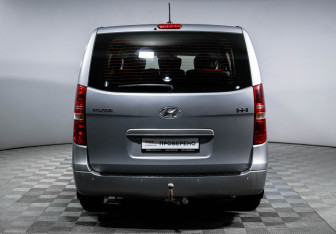 Подержанный автомобиль Hyundai H-1 2015 года (6 фото)