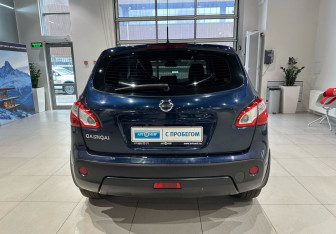 Подержанный автомобиль Nissan Qashqai 2011 года (5 фото)