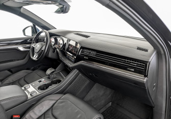 Подержанный автомобиль Volkswagen Touareg 2020 года (11 фото)