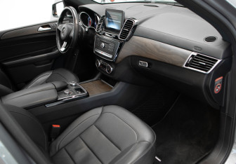 Подержанный автомобиль Mercedes-Benz GLE 2016 года (28 фото)