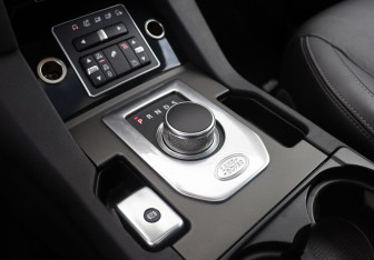 Подержанный автомобиль Land Rover Discovery 2014 года (21 фото)