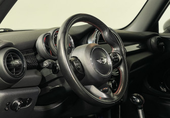 Подержанный автомобиль MINI Hatch 2017 года (13 фото)