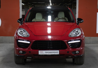 Подержанный автомобиль Porsche Cayenne 2013 года (2 фото)
