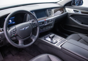 Подержанный автомобиль Genesis G80 2019 года (9 фото)