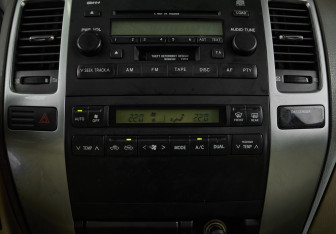 Подержанный автомобиль Toyota Land Cruiser Prado 2005 года (20 фото)