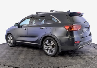 Подержанный автомобиль Kia Sorento 2018 года (7 фото)