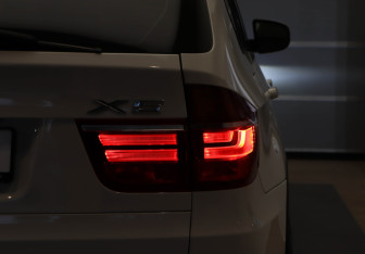 Подержанный автомобиль BMW X5 2013 года (27 фото)