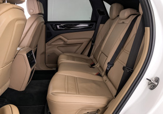 Подержанный автомобиль Porsche Cayenne 2019 года (18 фото)