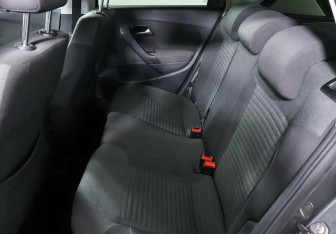 Подержанный автомобиль Volkswagen Polo Hatchback 2010 года (9 фото)