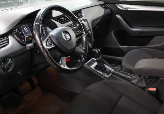 Подержанный автомобиль Skoda Octavia Liftback 2014 года (15 фото)