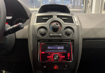 Подержанный автомобиль Renault Megane Sedan 2007 года (15 фото)