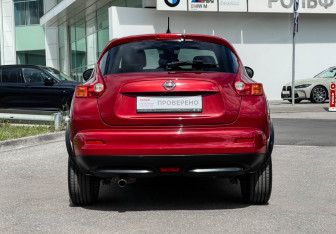 Подержанный автомобиль Nissan Juke 2011 года (6 фото)