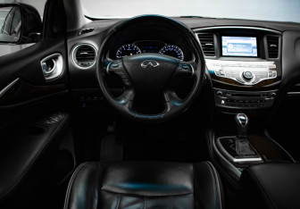 Подержанный автомобиль Infiniti QX60 2018 года (9 фото)