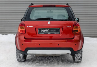Подержанный автомобиль Suzuki SX4 Hatchback 2011 года (6 фото)