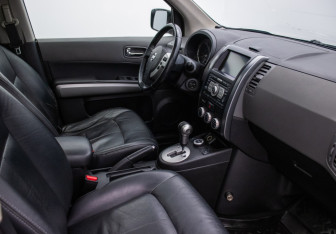 Подержанный автомобиль Nissan X-Trail 2008 года (9 фото)