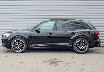 Новый Audi Q7 2025 (3 фото)