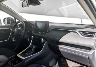 Подержанный автомобиль Toyota RAV4 2021 года (11 фото)
