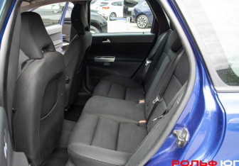 Подержанный автомобиль Volvo V50 2008 года (9 фото)
