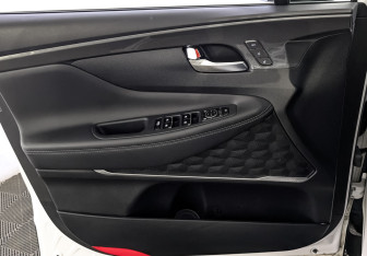 Подержанный автомобиль Hyundai Santa Fe 2021 года (19 фото)