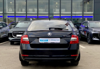 Подержанный автомобиль Skoda Octavia Liftback 2019 года (6 фото)