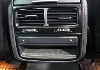 Подержанный автомобиль Volkswagen Touareg 2017 года (23 фото)