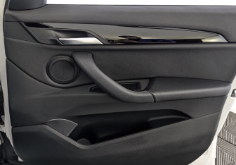 Подержанный автомобиль BMW X1 2021 года (24 фото)