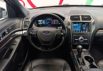 Подержанный автомобиль Ford Explorer 2018 года (13 фото)