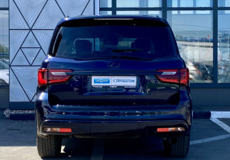 Подержанный автомобиль Infiniti QX80 2018 года (6 фото)