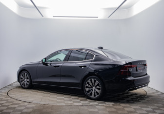 Подержанный автомобиль Volvo S60 2020 года (7 фото)
