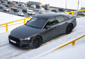 Подержанный автомобиль Audi A8 2019 года (3 фото)