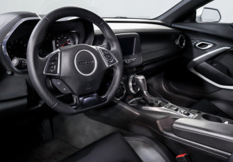 Подержанный автомобиль Chevrolet Camaro Coupe 2017 года (14 фото)