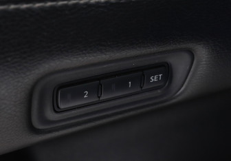 Подержанный автомобиль Nissan Pathfinder 2016 года (13 фото)