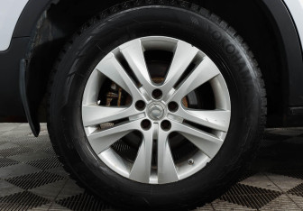 Подержанный автомобиль DongFeng AX7 2017 года (5 фото)