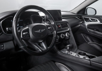 Подержанный автомобиль Genesis G70 2019 года (14 фото)