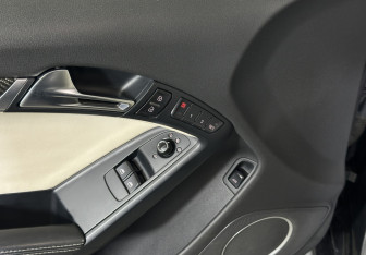 Подержанный автомобиль Audi RS 5 Coupe 2010 года (21 фото)