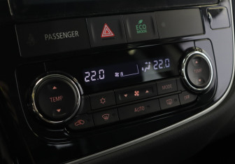 Подержанный автомобиль Mitsubishi Outlander 2022 года (11 фото)