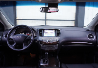 Подержанный автомобиль Infiniti JX 2013 года (13 фото)