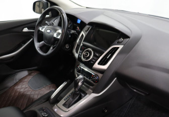 Подержанный автомобиль Ford Focus Hatchback 2013 года (10 фото)