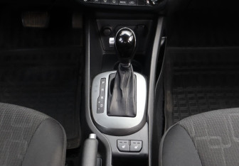 Подержанный автомобиль Kia Rio Sedan 2015 года (18 фото)