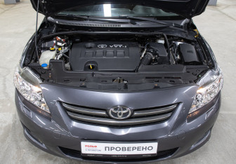 Подержанный автомобиль Toyota Corolla Sedan 2008 года (9 фото)