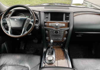 Подержанный автомобиль Infiniti QX56 2013 года (12 фото)