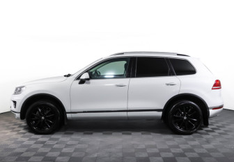 Подержанный автомобиль Volkswagen Touareg 2015 года (8 фото)