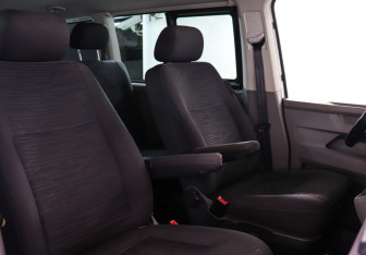 Подержанный автомобиль Volkswagen Caravelle 2021 года (17 фото)