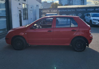 Подержанный автомобиль Skoda Fabia Hatchback 2004 года (8 фото)